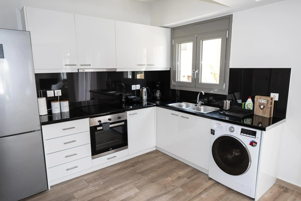 Design Apartment with swimming pool near the beach (A1)