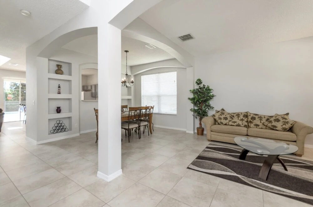 2696 La Isla Court