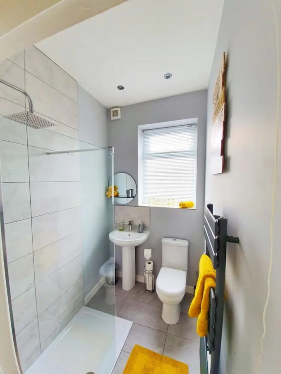 Sunflower Suite under Sasco Apartments