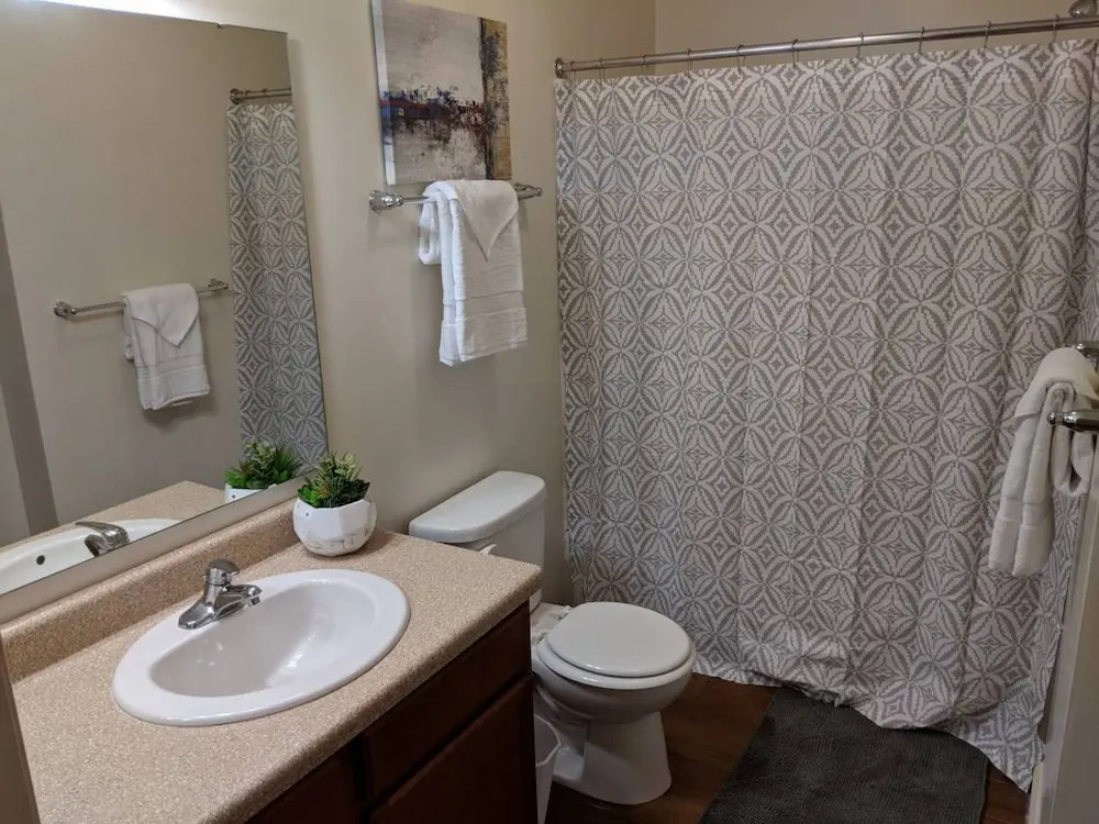 Downtown Indy 2 BR Apt Near Mass Ave by Frontdesk