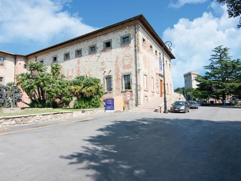 Luxury Farmhouse in Castiglione del Lago With Swimming Pool