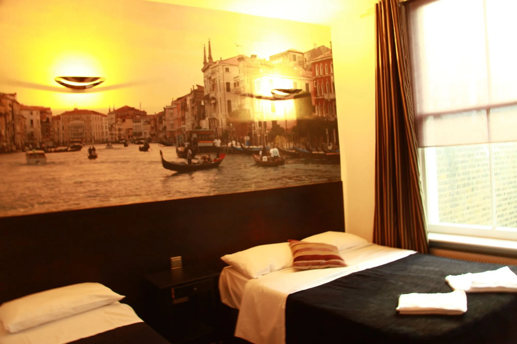Exhibition Court Hotel 4