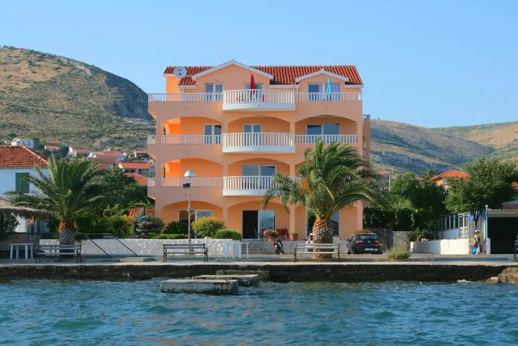 Kaja - right next to the beach