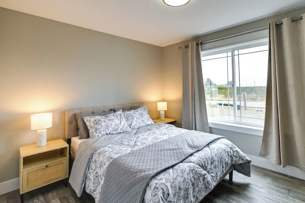 Ocean Shores Home w/ Game Room - Walk to Beaches