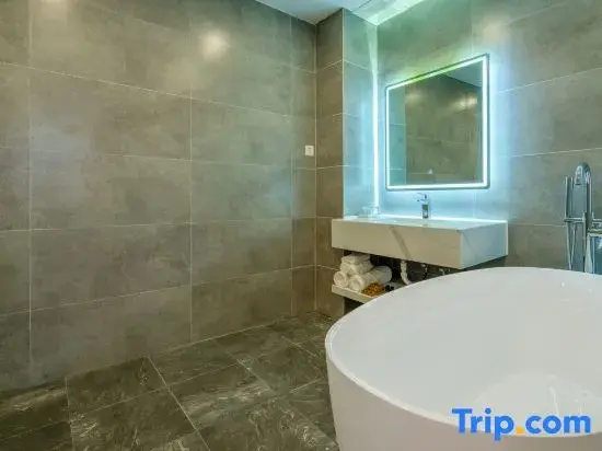 Yicheng Hotel (Lijiang Ancient City Airport Bus Station)