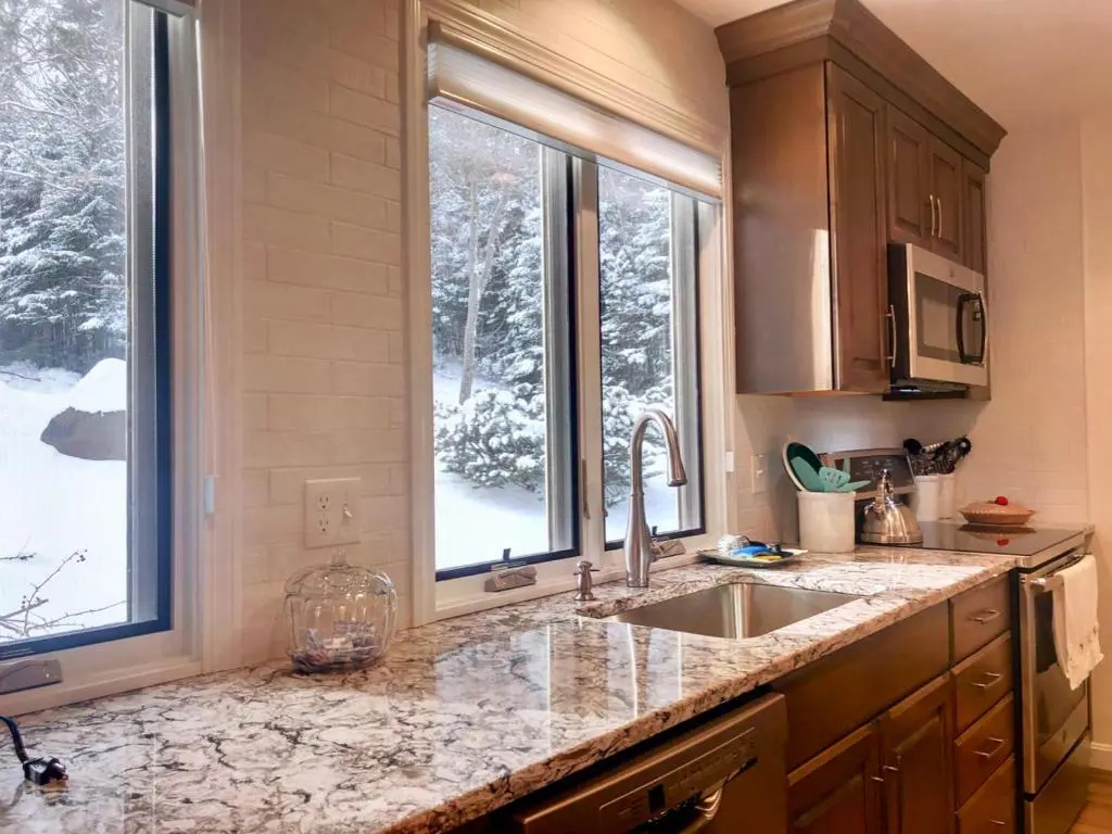 R5 Completely renovated Bretton Woods condo AC unbeatable SKI-IN SKI-OUT location Fast wifi