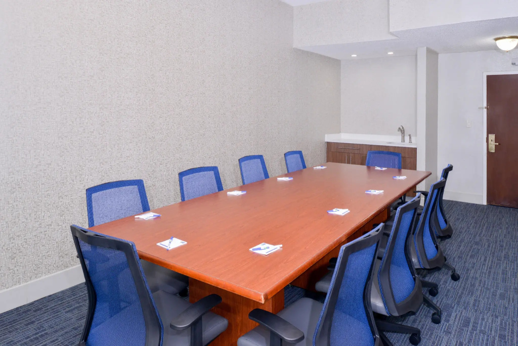 Holiday Inn Express Burlington by IHG