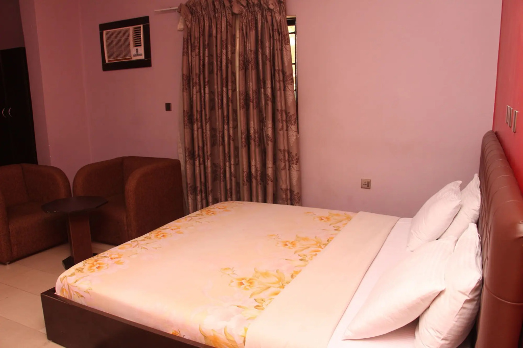 Kriscane Suites Annex