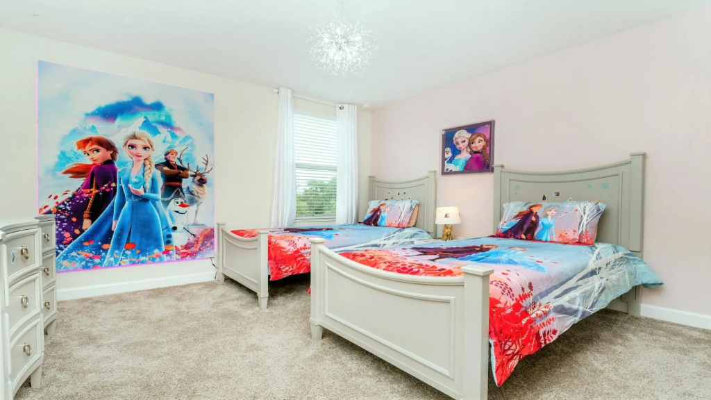 Spacious 8BR Home w Pool SPA Game Room Green View
