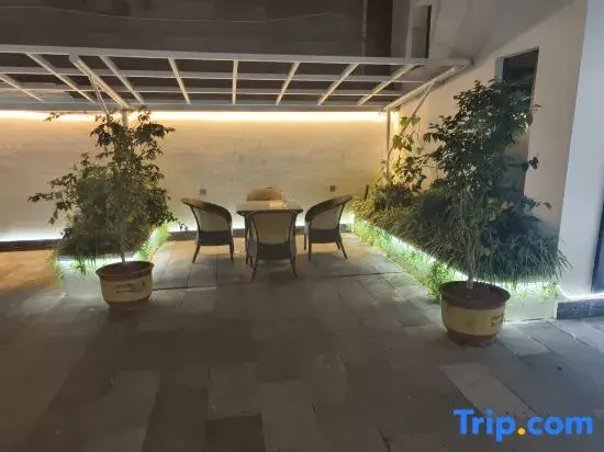 Ruili Secluded Homestay