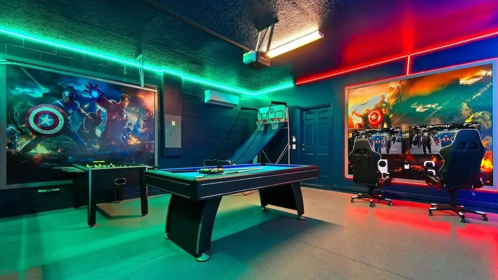 Themed Rooms & Pool in Quiet Neighborhood