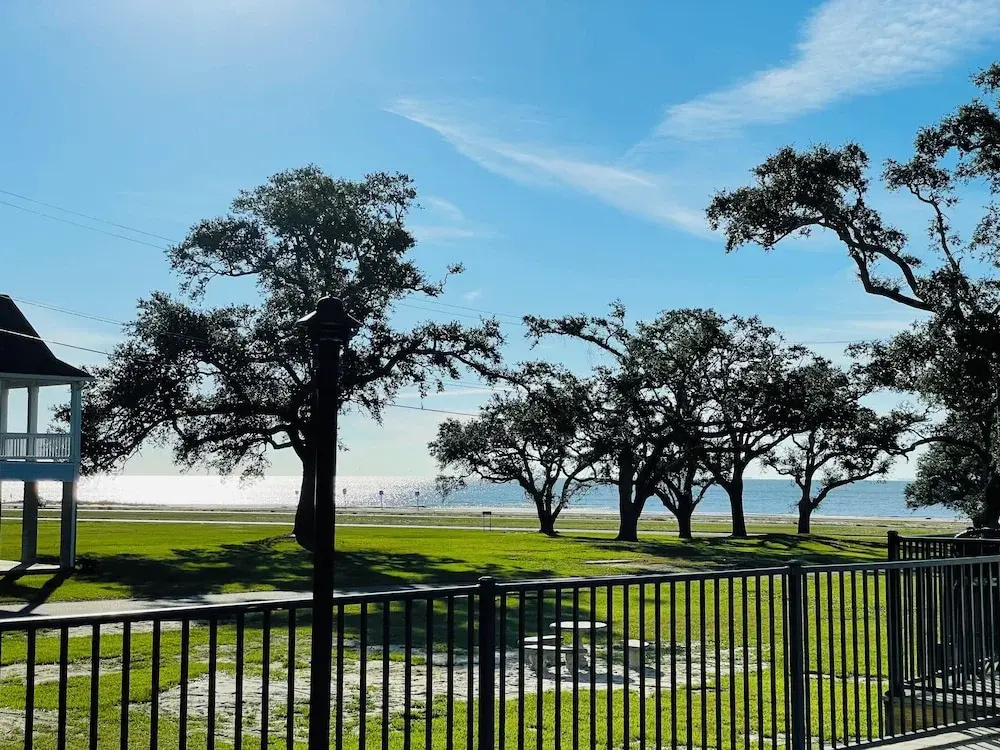 146 Beau Clair - Beachside Townhome With Pool in Long Beach