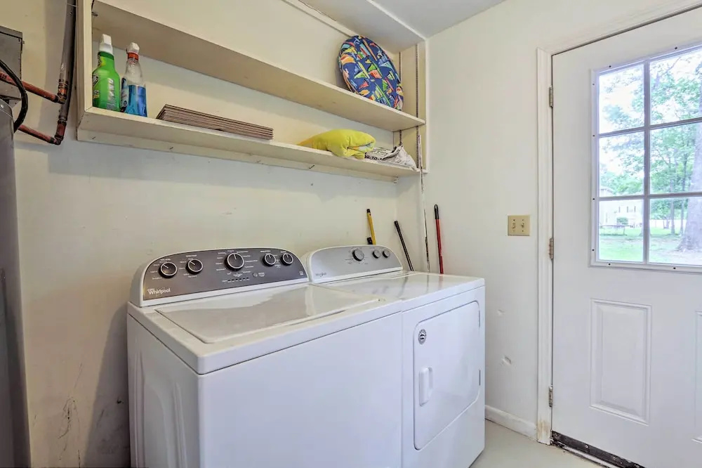 Cozy Studio With Yard, 6 Miles to Dwtn Beaufort!