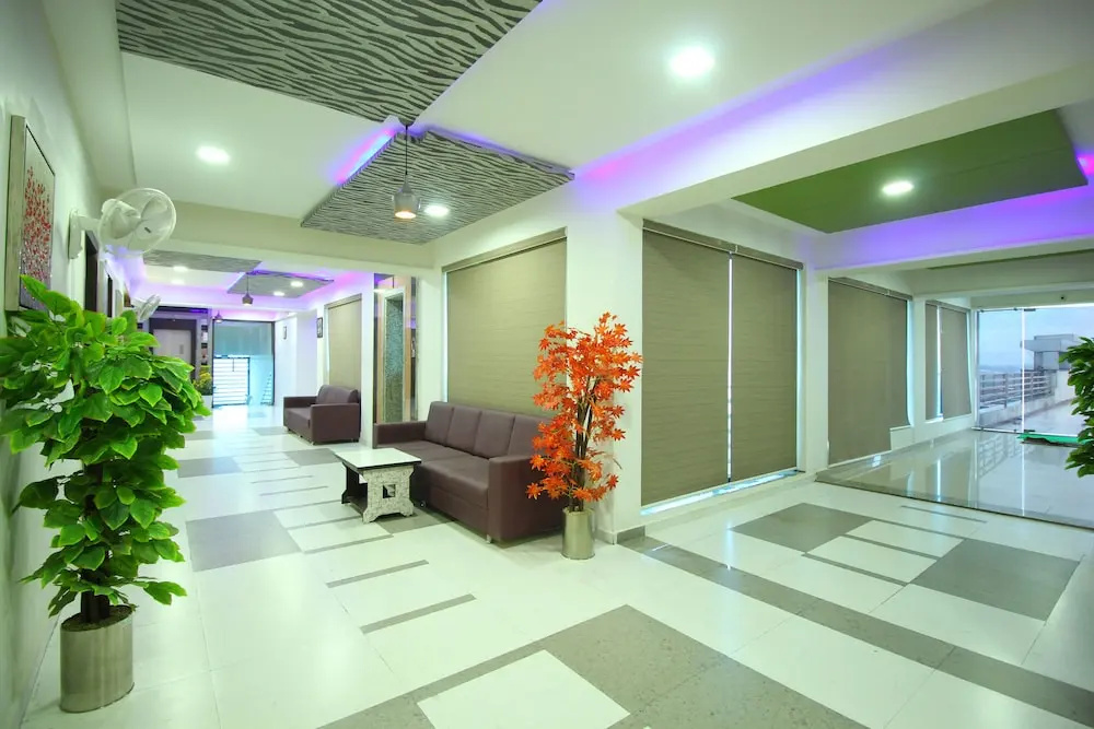 OYO 9238 Hotel Meet Palace
