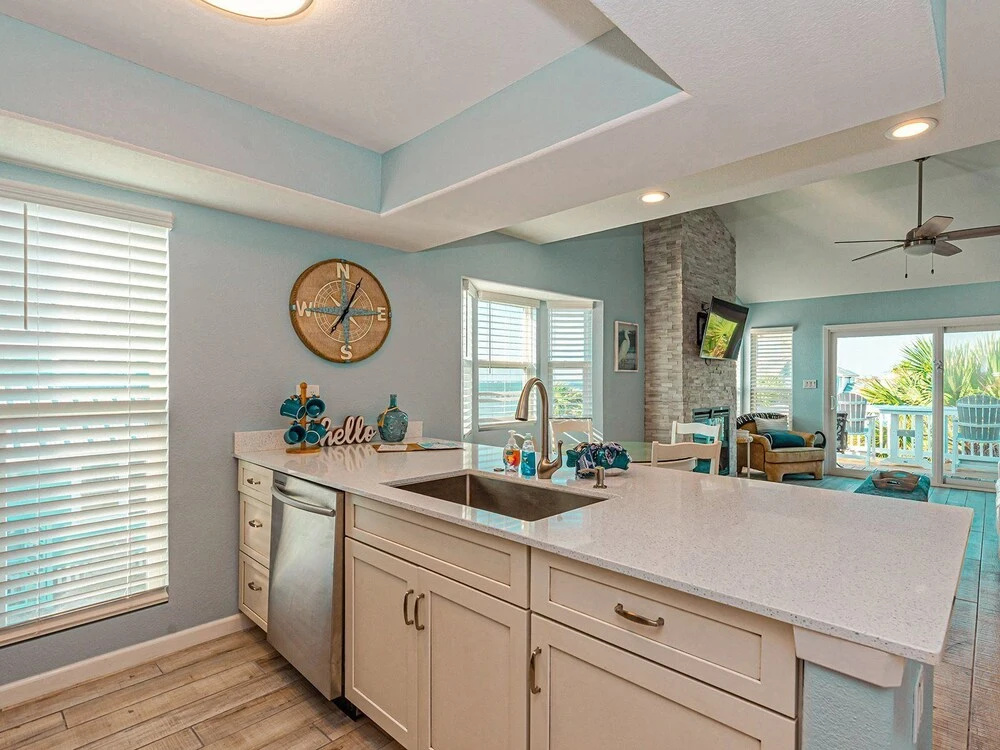 Kontiki Bayfront by Miss Kitty’s