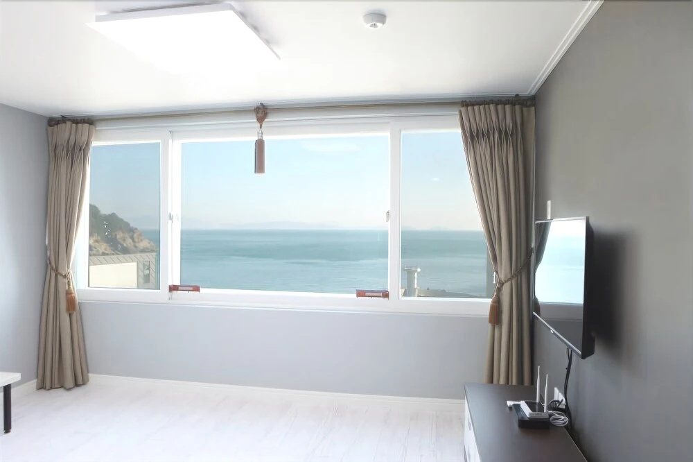 Sky and Ocean Village Pension