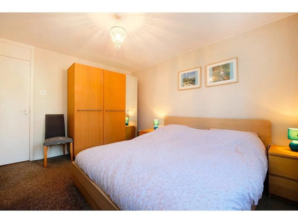 Spacious & Chic Central London Flat for 4