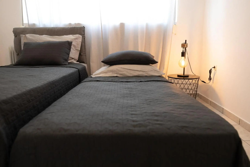 Spacious apartment close to the sea and the city center