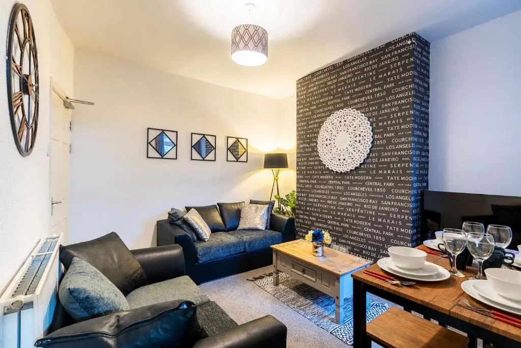 Contractor and Family House & Free Parking & Garden