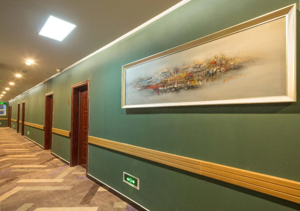 Hill Lily Hotel