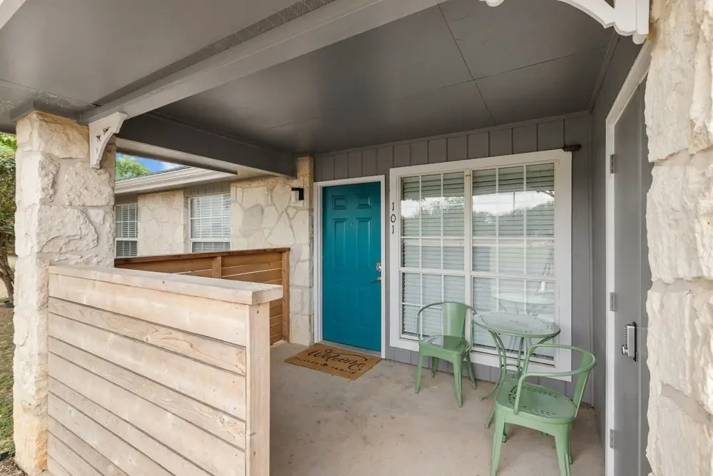 Fredericksburg Fun 3 Bedroom Apts by Redawning