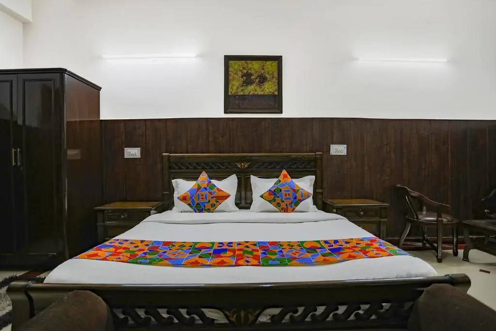 Fabhotel Traika Inn
