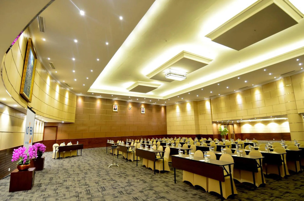 Kutabex Beachfront Hotel
