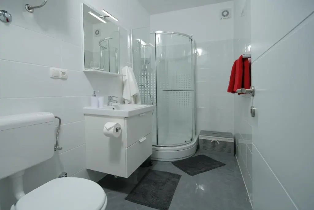 Charm Apartments And Rooms