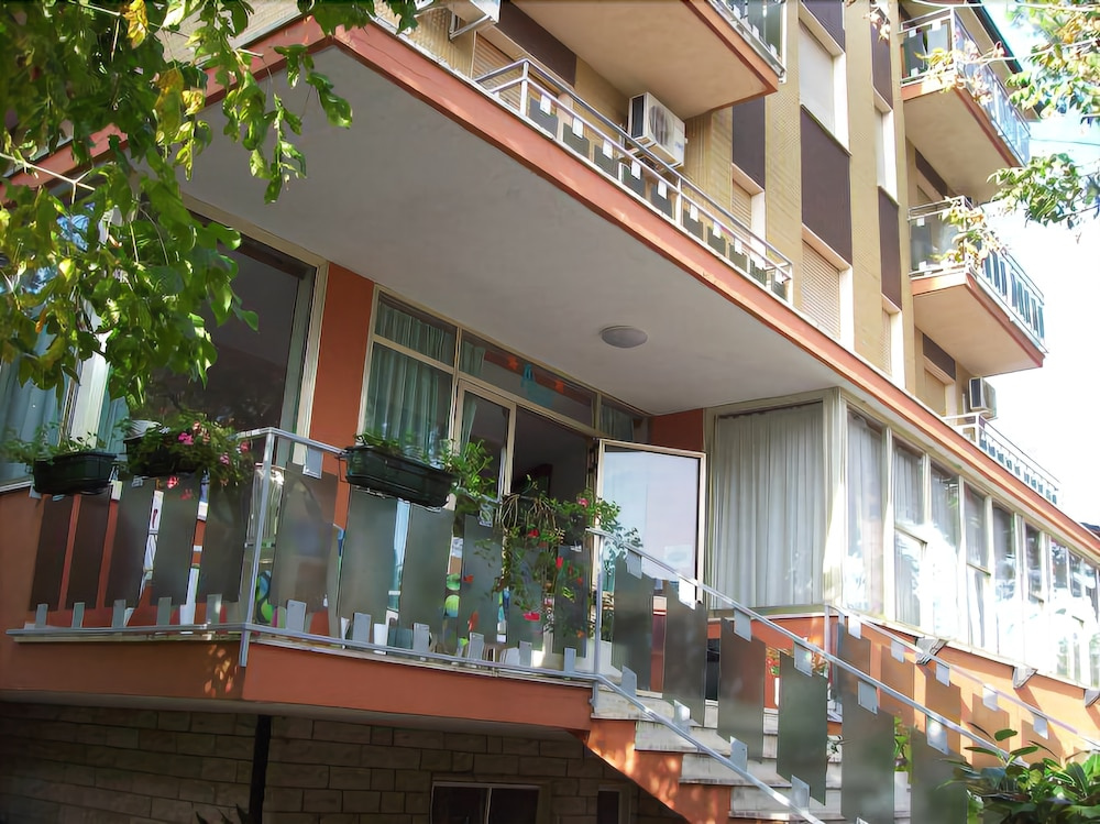 Alice Hotel