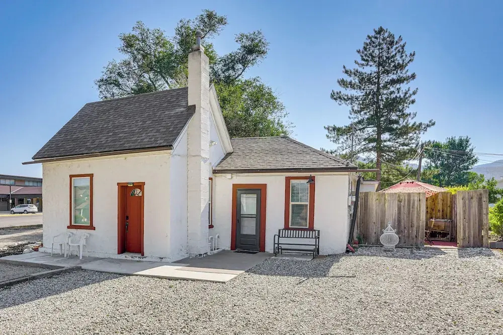 Kik-N-Bak Cottage with Beautiful Mountain View