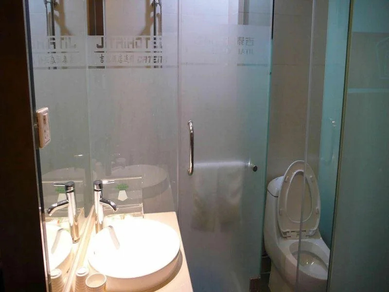 Jitai Hotel (Shanghai Train Station South Square)