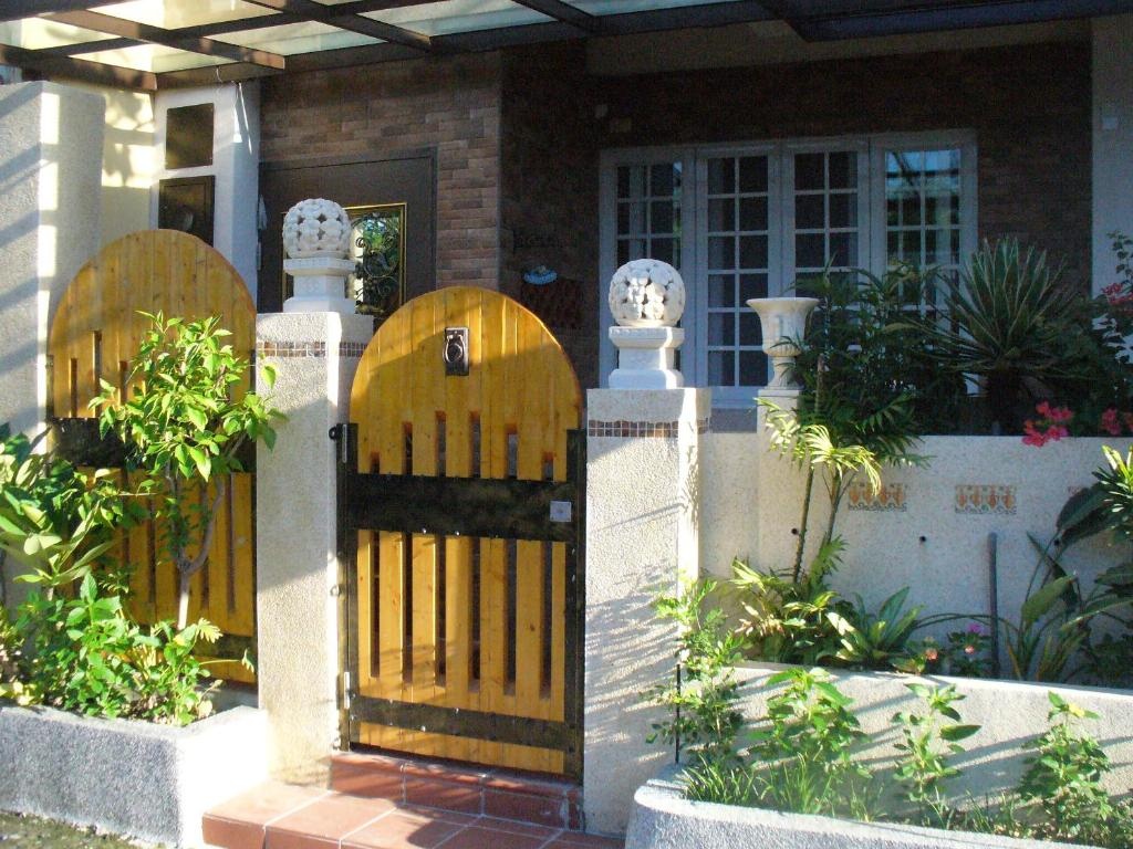 Alongs Garden
