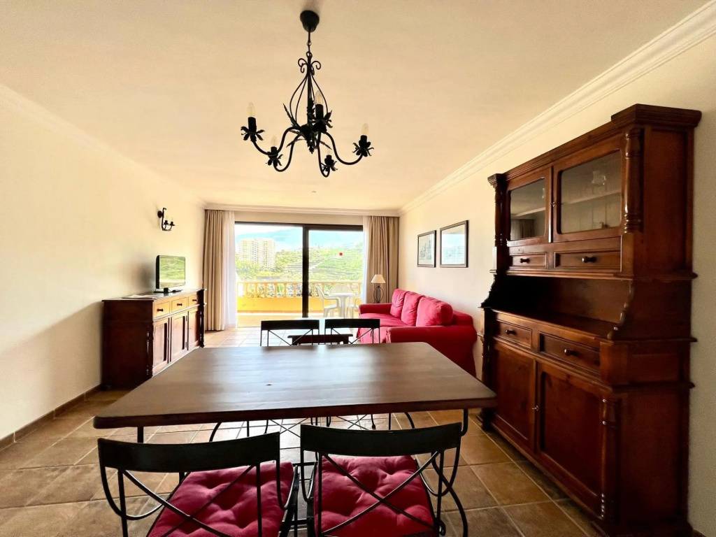 One bedroom, high floor, ocean views, pool