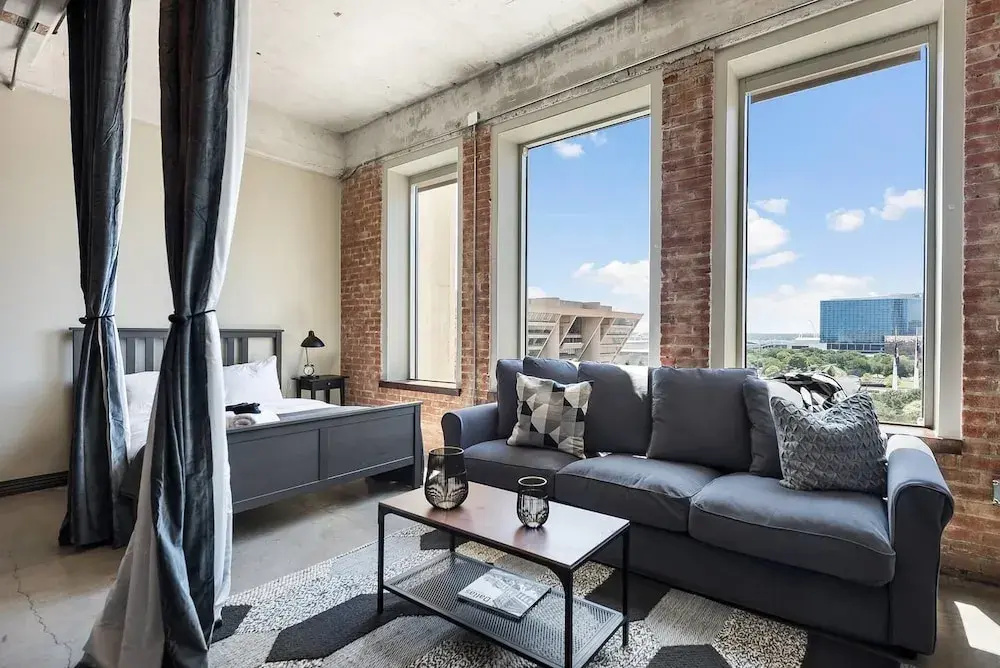 Downtown Dallas Gorgeous 3 BD, Pool & Gym