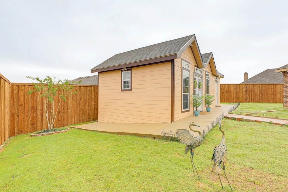 Seagoville Cottage w/ Yard - 15 Mi to Fair Park!