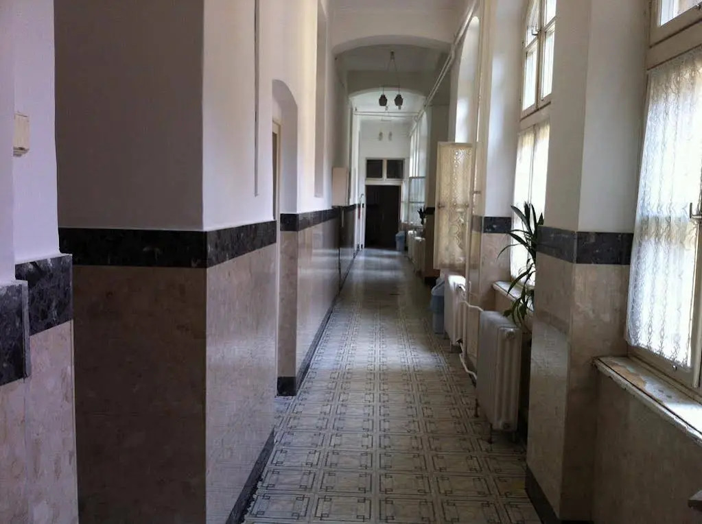 Season Hostel 2
