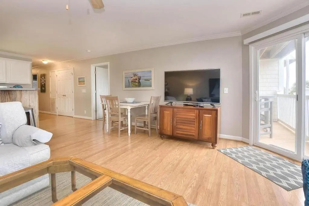 Ocean Walk 2104 - Tumlin\s Tide