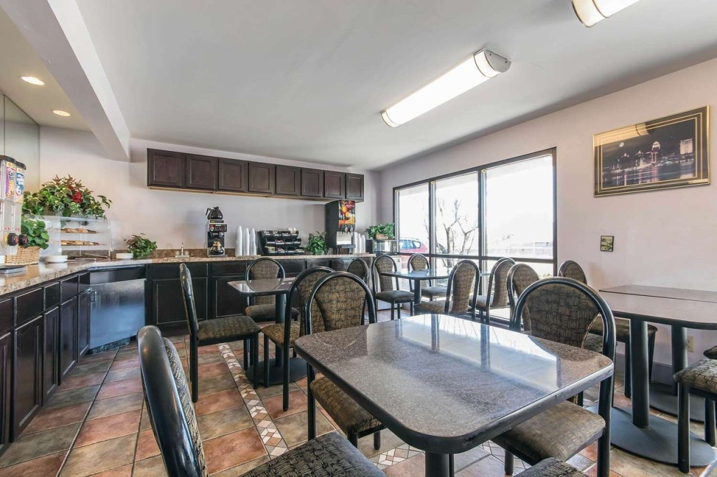 Studio 6 Suites Louisville KY Airport/Expo Center