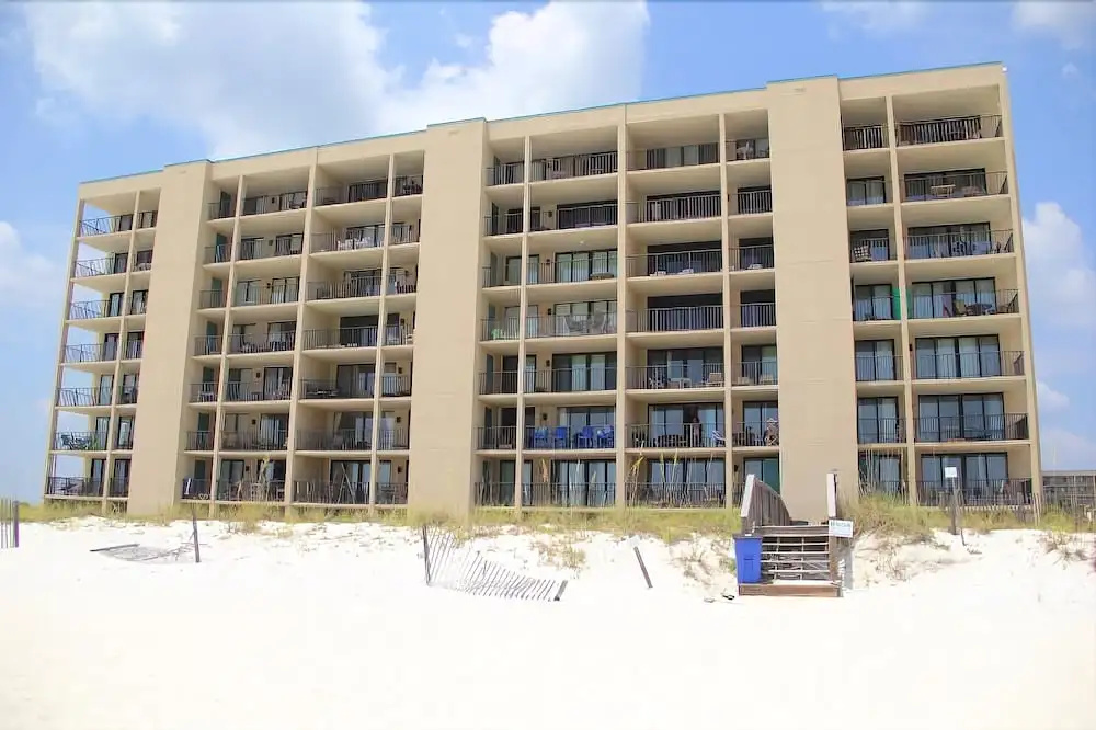 Windrift 410w 2 Bedroom Condo by RedAwning