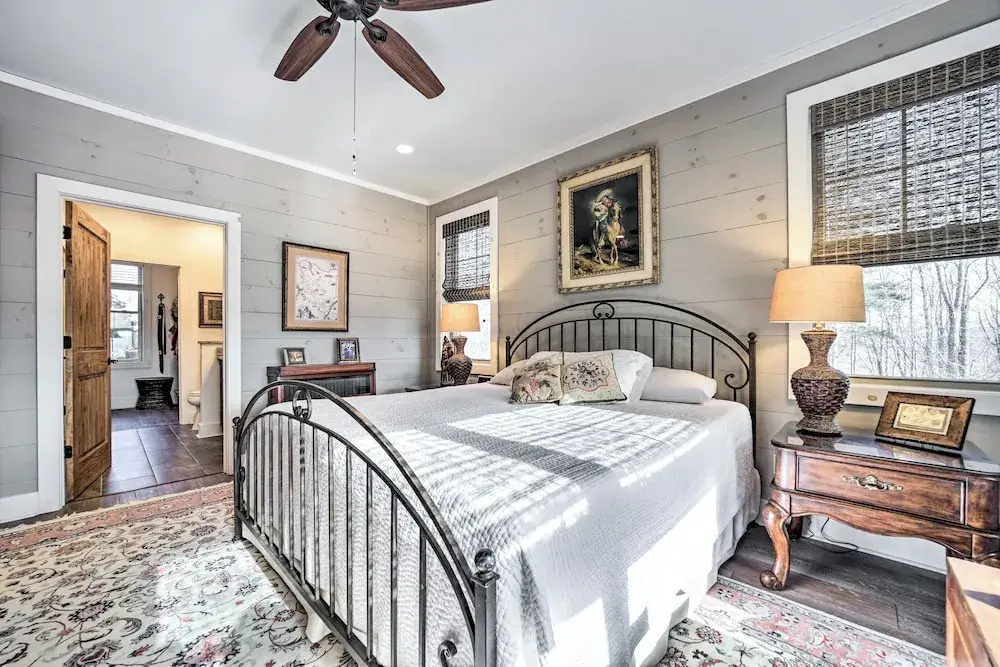 On 22 Acres! Mtn-View Cullowhee Craftsman Retreat