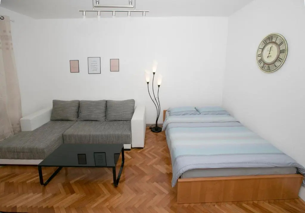 Downtown 3 Bedroom Apartment