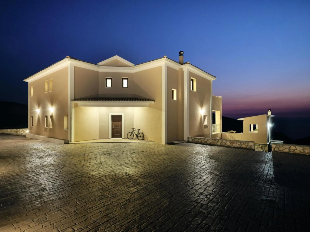 Karousa Villa - A luxury retreat with stunning views, by Zantewize