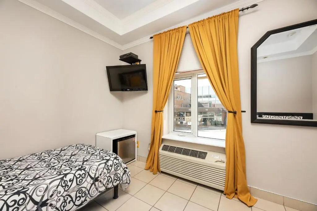 Samesun Montreal Hotel & Hostel