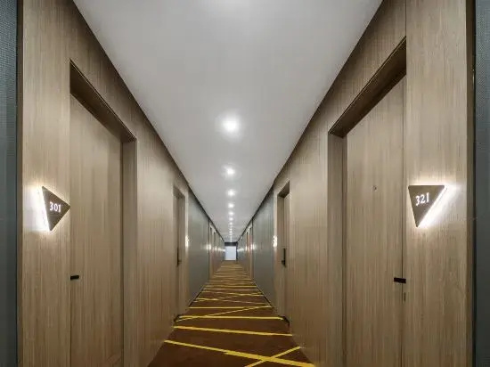 Zhengzhou Dongguan Hotel (Qingdao University Bohai Haishang Branch)
