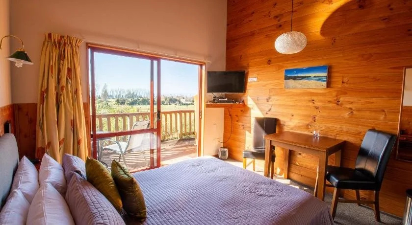 Abel Tasman Ocean View Chalet