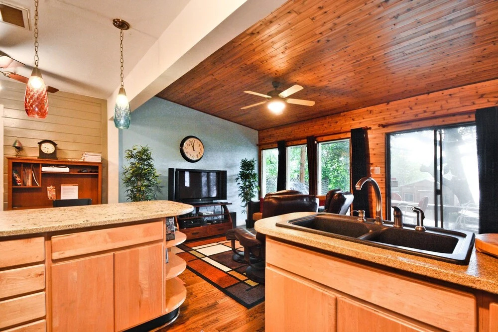 2BR Chill Ville With A View by RedAwning