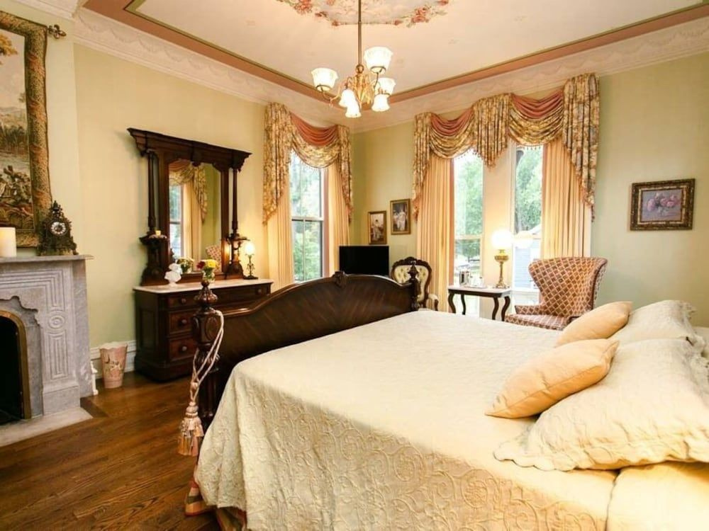 Silas W Robbins House Bed & Breakfast