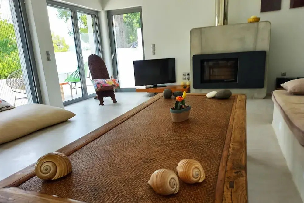 Beach Villa Next To The Waves!