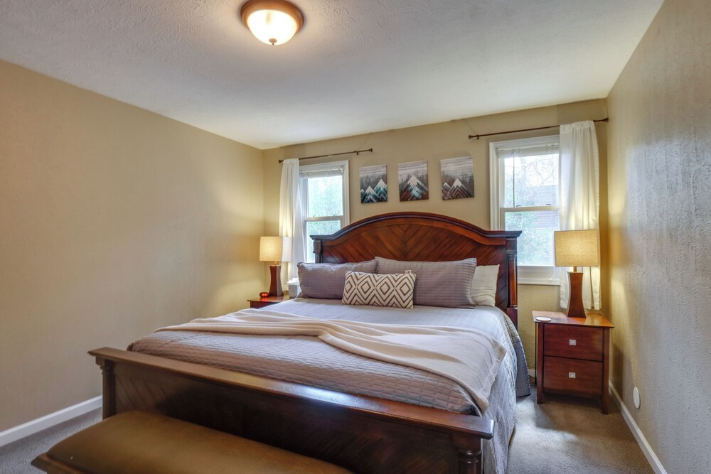 Ski-In Retreat w/ Pool! 2 Blocks to Main St Breck