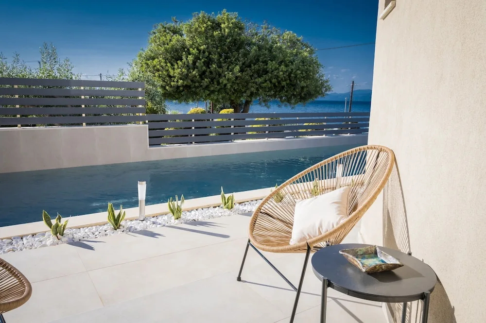 Theros Suites